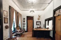 Beard and Lady Inn