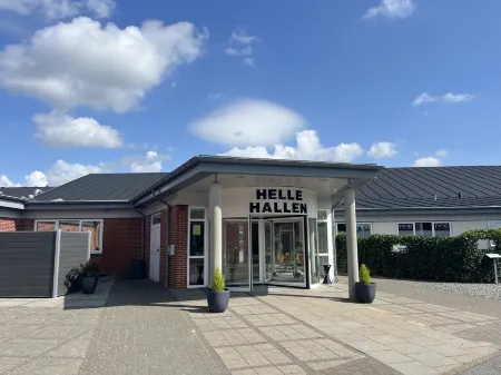 Helle Aktivitetshotel Отели в г. Варде