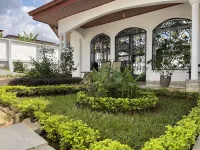 Peace Guest House Отели в г. Мефу и Афамба