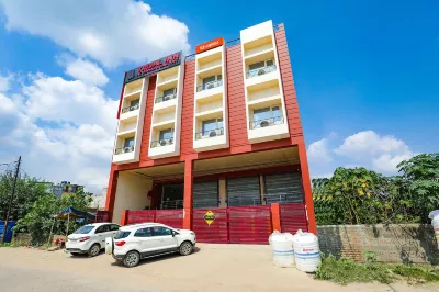 Fabexpress Trijal 旅館 鄰近Ambedkar Park (ambedkar nagar shivpura Banthara 226401)的酒店