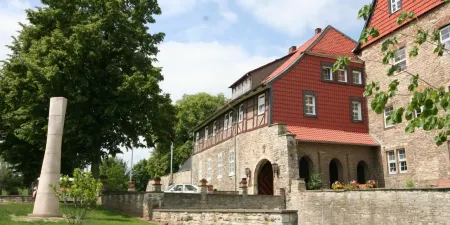 Burg Warberg Отели в г. Кёнигслуттер-ам-Эльм