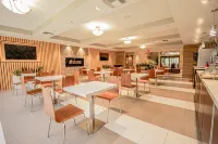 Days Inn & Suites by Wyndham Fort Myers Near JetBlue Park