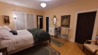 Oaklawn Inn Hotels in Menomonie