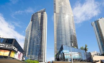 Circle on Cavill - Self Contained & Privately Managed Apartments - Wow Stay