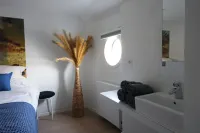 Hotel Restaurant Brasserie Feestzaal Ahoi, Kortrijk Hotels in Izegem