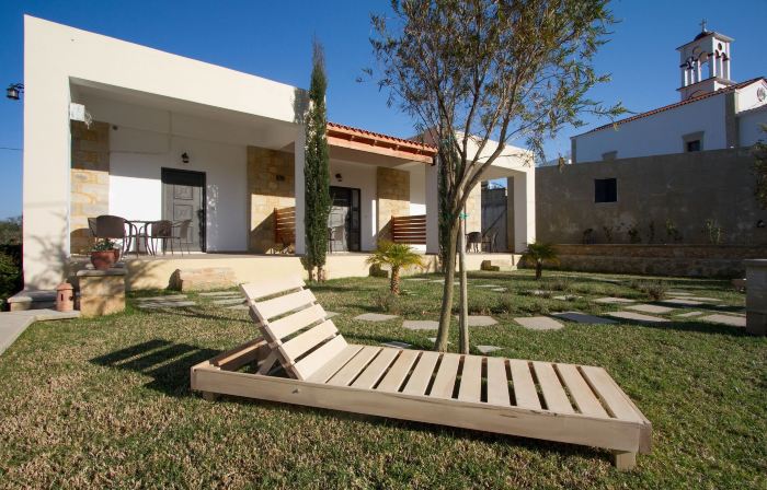 Agarathos Rooms & Pool Kaliviani -on the Road to Balos
