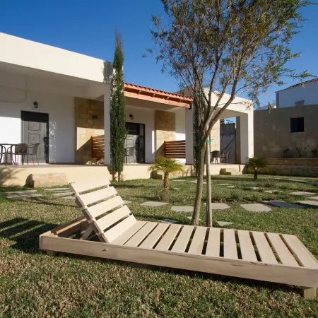 Agarathos Rooms & Pool Kaliviani -on the Road to Balos
