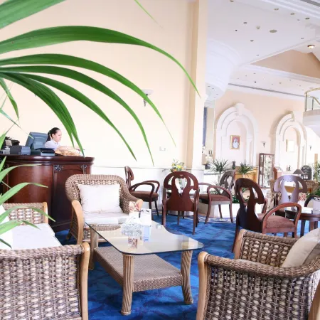 Grand Continental Hotel Отели рядом с достопримечательностью «Торговый центр Liwa Centre»