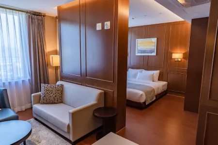 Gwangyang Lacky Hotel