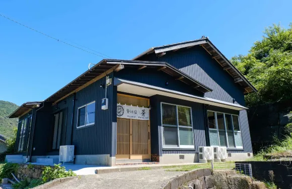 擁有田園風光的現代日式私人旅館