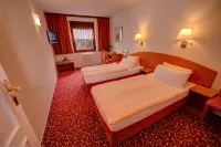 Park Hotel Pruhonice Hotels near Safari Club Odolena Voda