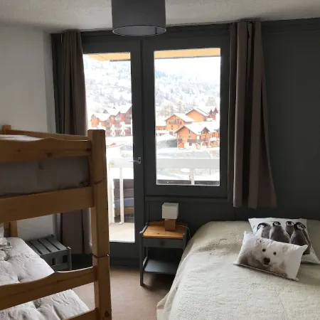 58 m2 apartment warm at the foot of the slopes with open views south