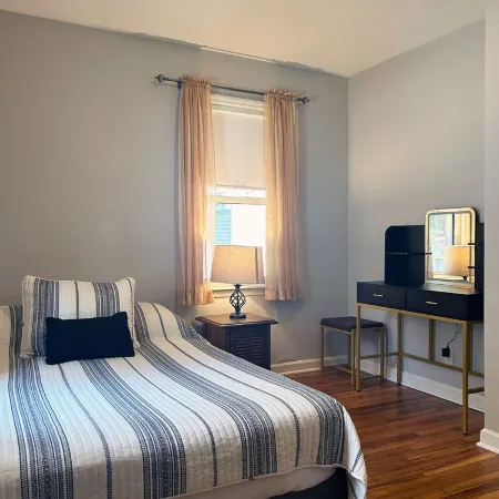 Quaint 2 bed in Champaign