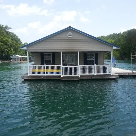 Attitude Adjustment Beautiful Floating Home on Scenic Norris Lake