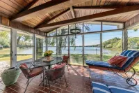 Sunset Lake House w Hot Tub, 4 fireplaces & kids bunkroom!