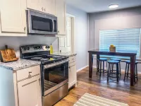 NRH Retreat in the Heart of it All! Sleeps 8! Hotels near Kroger