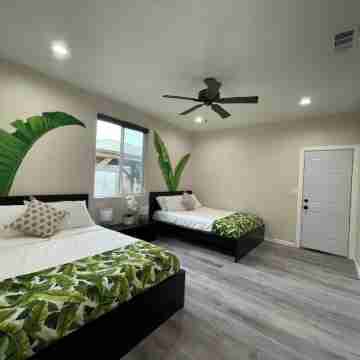 Charming 3-bedroom house Tropical theme delightful Garden Grove Rooms