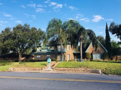El Castillo (The Castle) Hotel in zona McAllen Convention Center