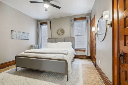 Luxury Historic Home - Stellar Location Отели рядом с достопримечательностью «UWM English as a Second Language Program»