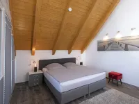 Vacation home directly on the lake, outdoor whirlpool and exclusive 20sqm wellness sauna 烏特格翰酒店