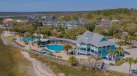 Gorgeous Beach Access and Resort Amenities - Enchanting Island Retreat Hôtels à : Fripp Island