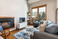 Cozy Mountain Residence with Golf Community Amenities - Inviting Retreat