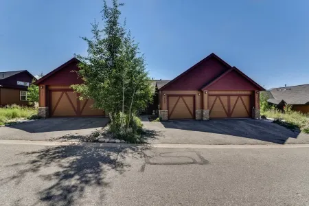 Majestic Views and Wildlife Access - Stunning Mountain Retreat