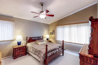 Renovated condo with mountain views, access to hiking & skiing Hotels in Girdwood