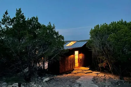 Charming Villa with Plunge Pool and Scenic Deck - Inviting Rustic Retreat Отели рядом с достопримечательностью «Doeskin Ranch»