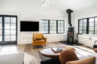 Private Hot Tub and Scenic Mountain Views - Stunning Rustic Elegance Hotels in Warwick