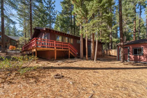 Cozy Cabin with Spacious Wrap-Around Deck - Charming Tranquil