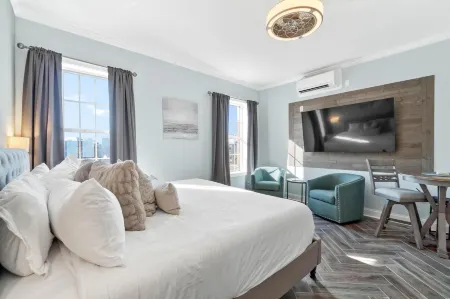 Charming Oasis with Beach Access and Community Pools - Serene Getaway