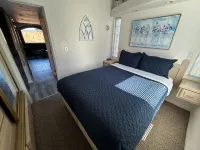 Private Deck and Hot Tub Access - Charming Ocean Cabin Hotels in Smith River