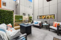 Hot Tub and Outdoor Entertainment Space - Gorgeous Urban Haven