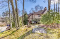 Newly renovated condo w/easy access to ski lodge & private patio