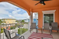Heated Shared Pool and Covered Patio - Beautiful Coastal Retreat Hotels in Bradenton Beach