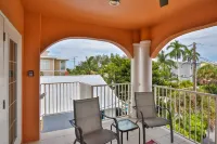 Heated Shared Pool and Covered Patio - Beautiful Coastal Retreat Hotels in Bradenton Beach