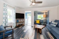 Charming Cottage with Private Sandy Beach - Delightful Lakefront Escape Hotels in Huron