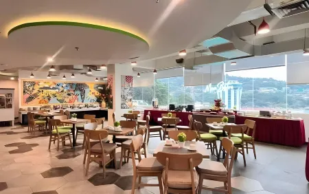 MaxOneHotels.com @ Jayapura Отели рядом с достопримечательностью «JAYAPURA CITY VIEW»