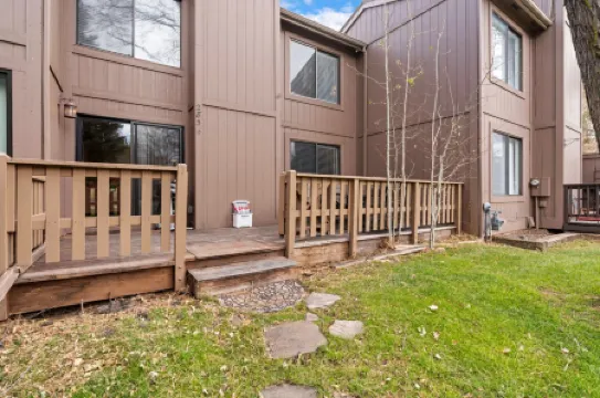 Stunning Mountain Views and Modern Amenities - Inviting Country Club Retreat