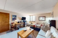 Cozy Efficiency in Village Square - Walk to Slopes with Shared Hot Tub Hotels in Copper Mountain