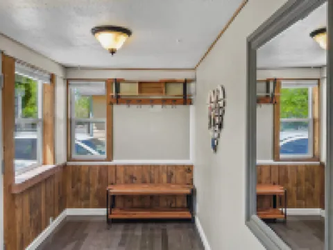 Charming Cottage with Hot Tub and Spacious Backyard - Cozy Retreat