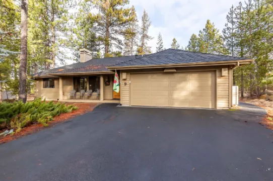 Tranquil Setting and Private Hot Tub - Breathtaking Forest Retreat