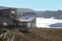 Luxury oceanfront home with 270-degree views, hot tub & 2 fireplaces