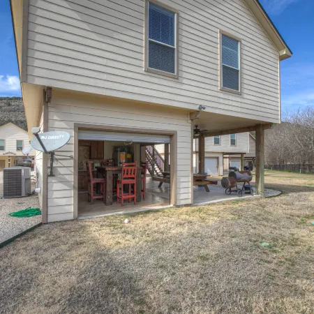 Let's Go Tubing! Awesome House-Next to River!