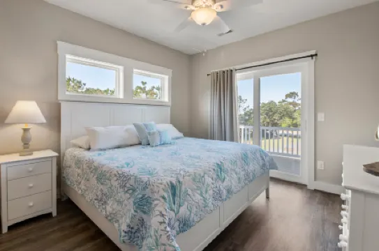 Heated Saltwater Pool and Expansive Living Space - Stunning Coastal Retreat