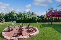 Updated Retreat w/ Large Deck & 2 Living Areas, Walk to Creamery