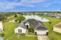 Screened Pool and Game Room with Family Amenities - Elegant Retreat Hotels in Osceola County