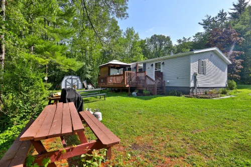 Private Dock and Fire Pit Near Lake Bomoseen - Charming Retreat Hotel a Brandon