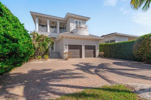 Luxury Home in Naples with Private Pool & Walk to the Beach by Esthetic Stays
